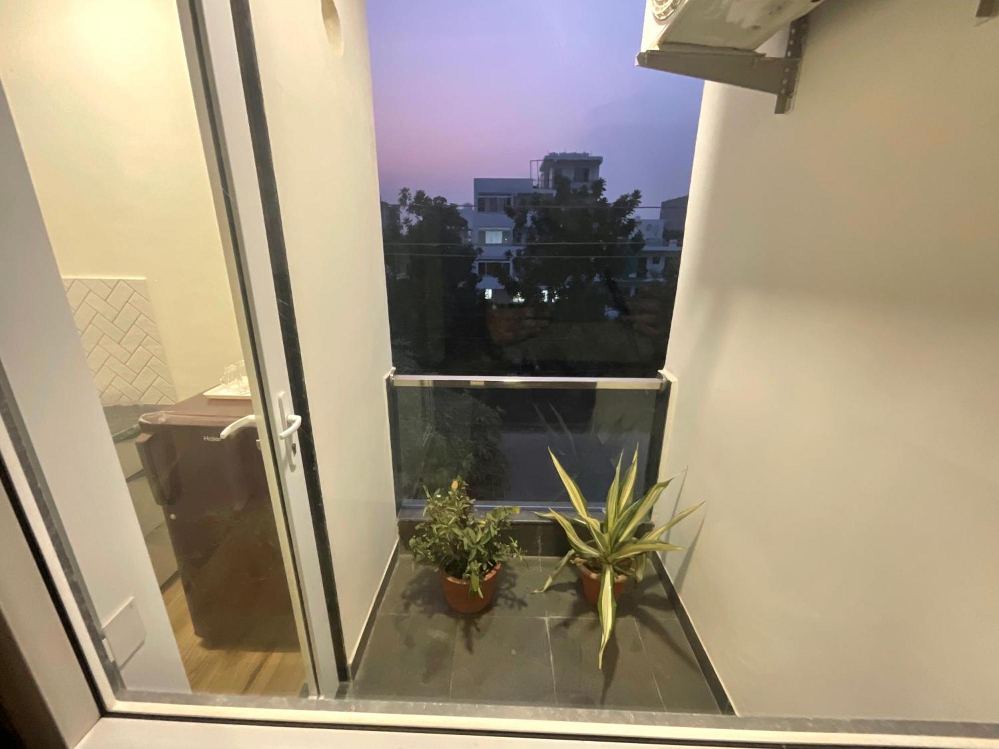 Downtown Studios 古尔冈 外观 照片