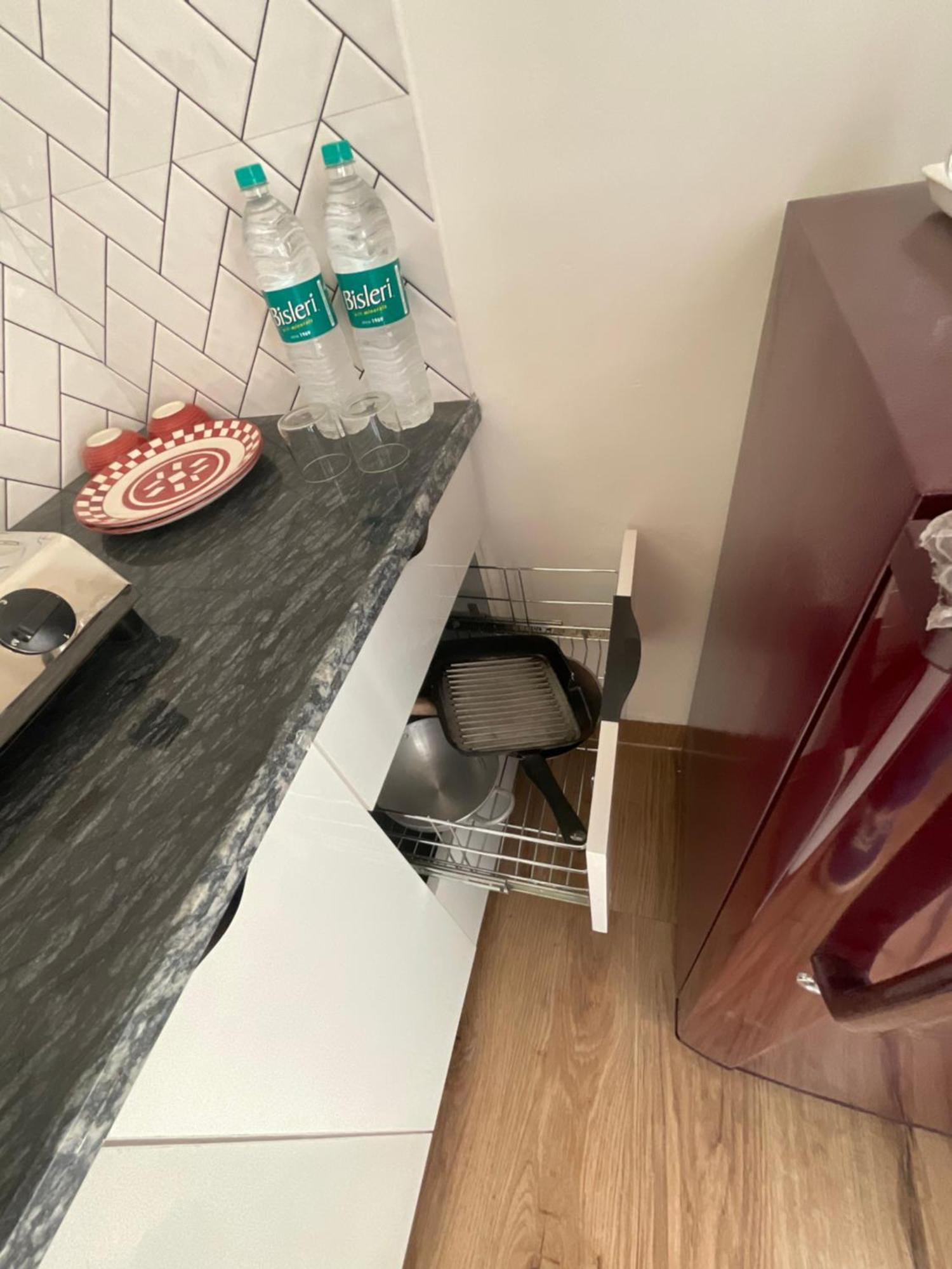 Downtown Studios 古尔冈 外观 照片